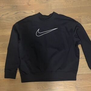 Nike women’s smal Black Crewneck Sweater NWOT